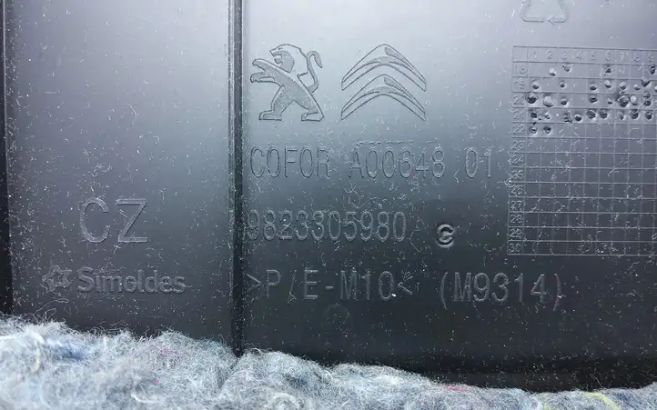 Peugeot 208 (2019 - )  9823305980 Отделка порога багажника