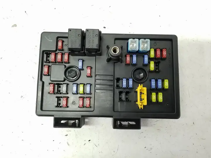 Chevrolet Captiva (2006 - 2011) 96821082 Блок предохранителей — фото 4