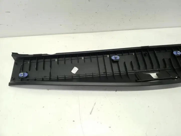 Opel Zafira C (2014 - 2016) 322225228 Отделка порога багажника — фото 4