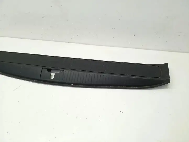 Opel Zafira C (2014 - 2016) 322225228 Отделка порога багажника — фото 5