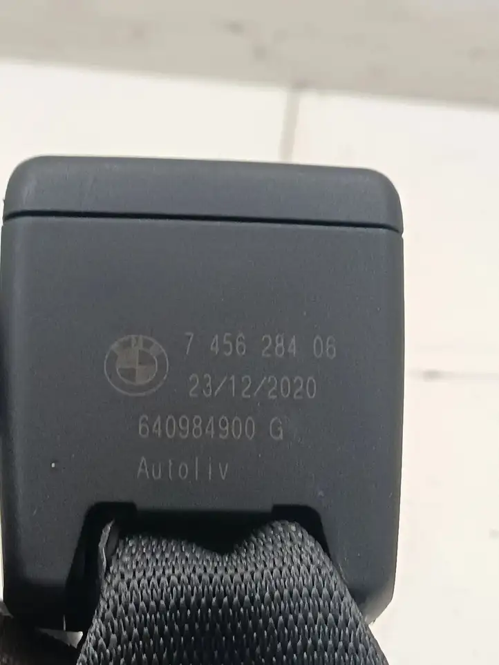 BMW 1 F40 (2019 - )  7456284 Задний средний замок ремня