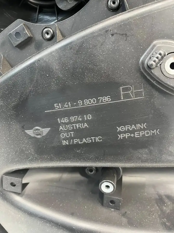 Mini Cooper Countryman R60 (2010 - 2016) 9800786 Обшивка задней двери — фото 4
