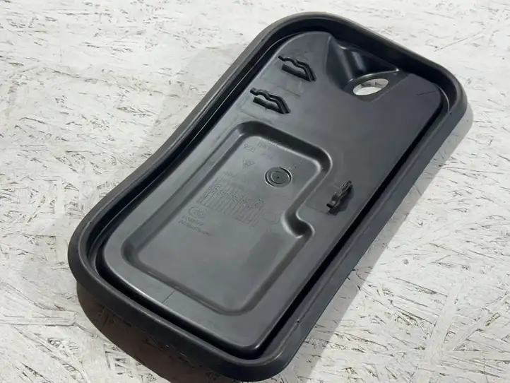 Porsche Macan (2014 - 2018)  95B837916B Другая деталь отделки пере́дней дверей