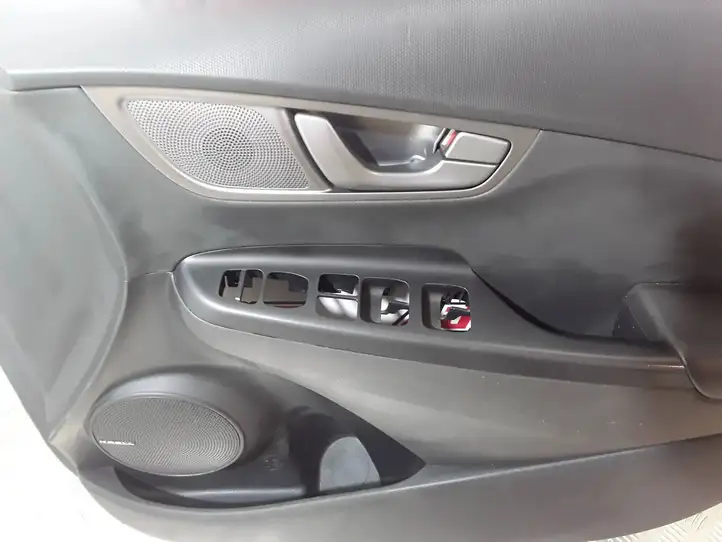 Hyundai Kona I (2017 - 2022) 82361J9000 Обшивка передней двери — фото 4