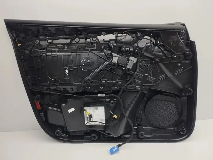 Audi A3/S3 8Y (2020 - ) 8Y0867118A Обшивка передней двери — фото 8