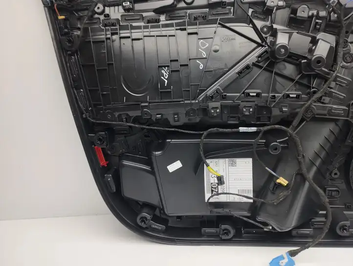 Audi A3/S3 8Y (2020 - ) 8Y0867118A Обшивка передней двери — фото 10