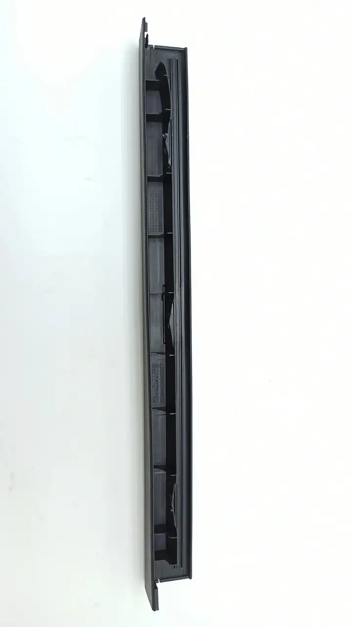 Mercedes-Benz C W204 (2007 - 2014) A2046860136 Внутренняя отделка переднего порога — фото 3
