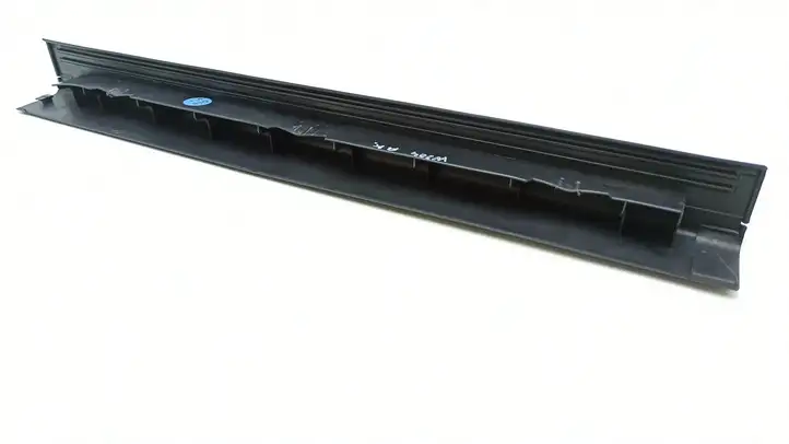 Mercedes-Benz C W204 (2007 - 2014) A2046860136 Внутренняя отделка переднего порога — фото 6