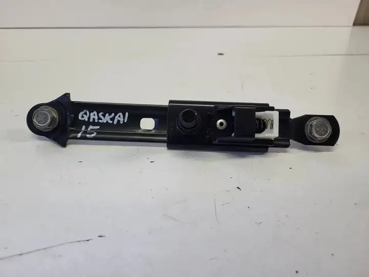 Nissan Qashqai (2013 - 2017) Регулятор высоты ремня безопасности — фото 1
