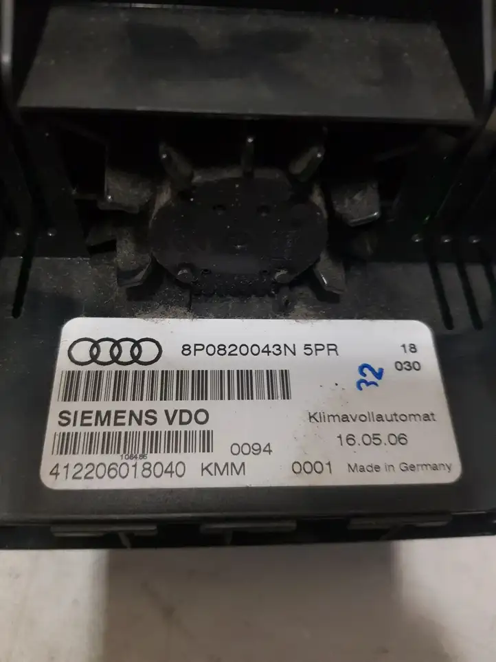 Audi A3/S3 8P (2004 - 2008) 8P0820043N Блок управления климат-контролем — фото 4