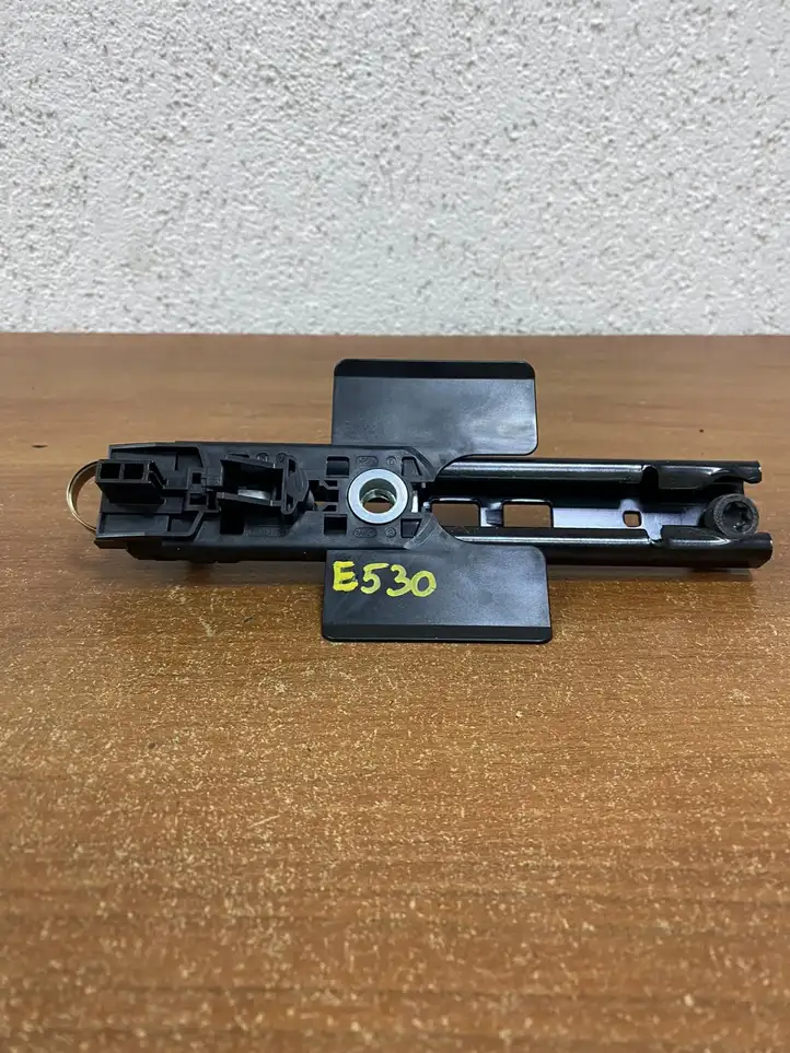 Land Rover Range Rover Sport L494 (2013 - 2017) 616773300 Регулятор ремня безопасности — фото 1