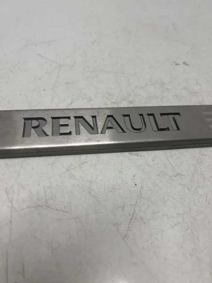 Renault Captur (2013 - 2020) 8201468754 Внутренняя отделка переднего порога — фото 5