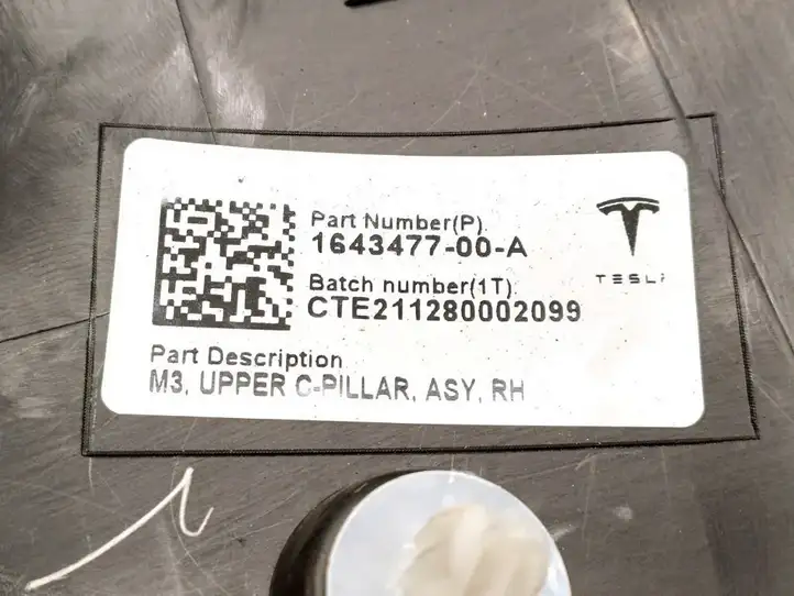 Tesla Model 3 (2017 - 2023) 1643477-00-A Верхняя обшивка стойки D — фото 2