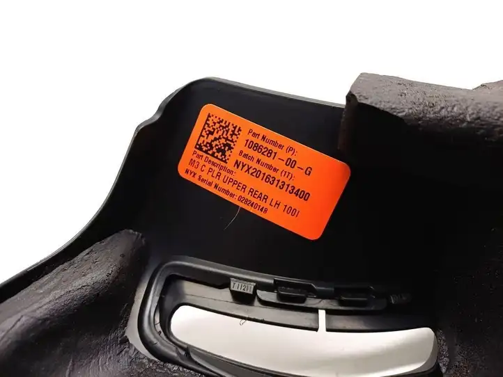 Tesla Model 3 (2017 - 2023) 1086281-00-G Верхняя обшивка стойки D — фото 2