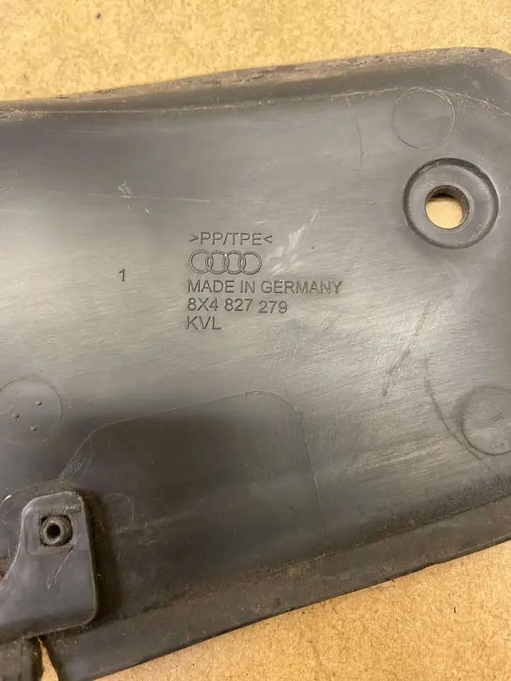Audi A1 (2010 - 2014) 8X4827279 Прочая отделка багажника — фото 3