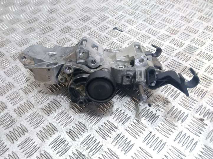 8506863 BMW 3 F30 F35 F31 Generatoriaus kronšteinas