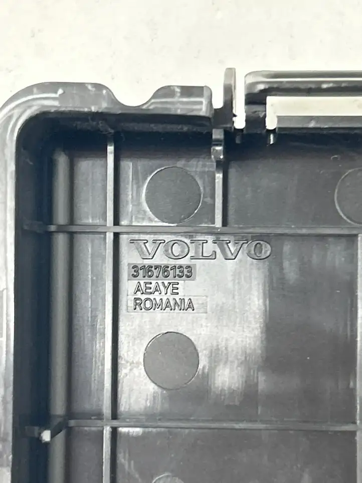 Volvo S90, V90 (2016 - 2020) 31676133 Крышка ящика предохранителей — фото 3