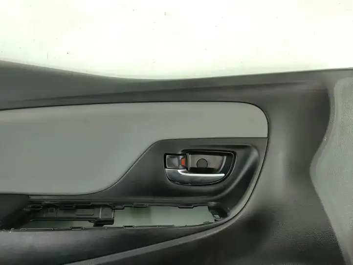 Toyota Yaris (2019 - ) 676200DN60C3 Обшивка передней двери — фото 8