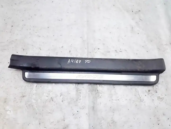 Toyota Avensis T250 (2003 - 2006) 6791305040 Внутренняя отделка переднего порога — фото 1