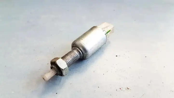 Lexus IS 220 (2005 - 2010)   Датчик тормозной педали