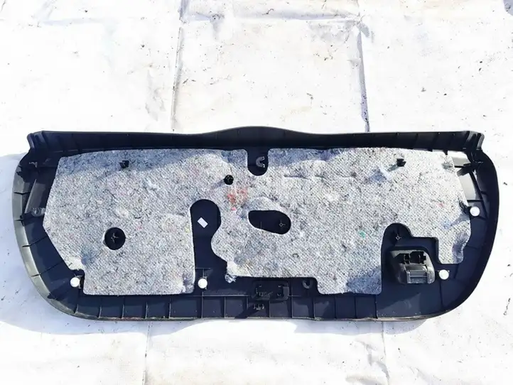 Toyota Yaris (2005 - 2009) Прочая отделка багажника — фото 2