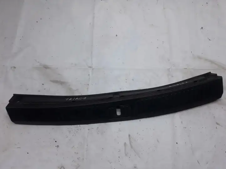 Kia Ceed (2006 - 2010) 857711H600 Прочая отделка багажника — фото 1