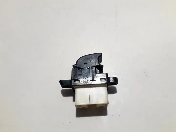 Mazda 6. (2002 - 2005)  3583137 Кнопка стеклоподъемников