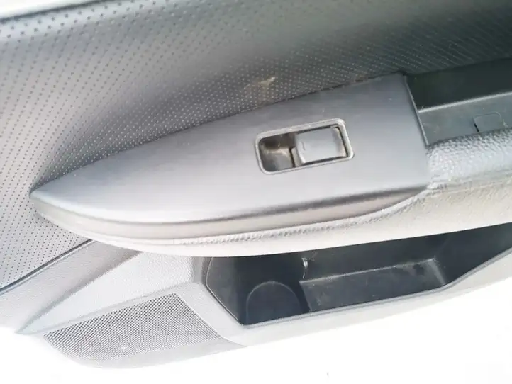 Subaru Legacy (2009 - 2013) Кнопка стеклоподъемников — фото 1