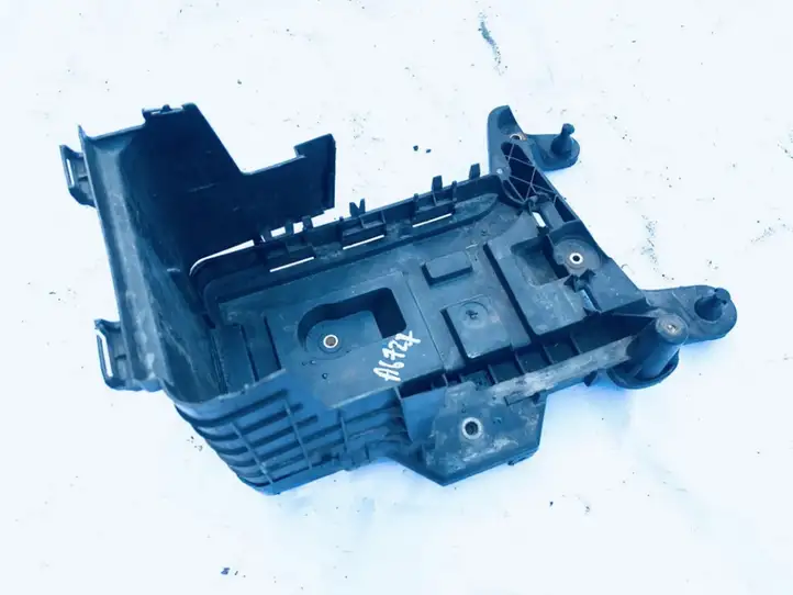 Volkswagen Golf V (2003 - 2009) 1k0915333c Ящик аккумулятора — фото 1