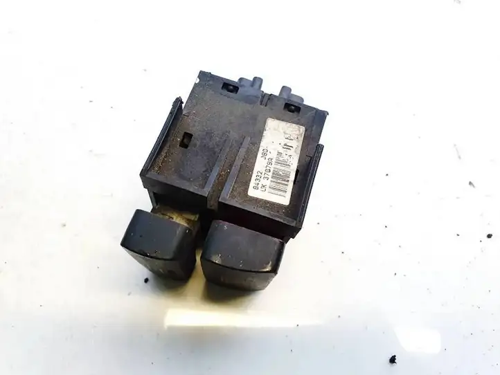 Toyota Corolla E120 E130 (2000 - 2004) Включатель аварийных фонарей — фото 2