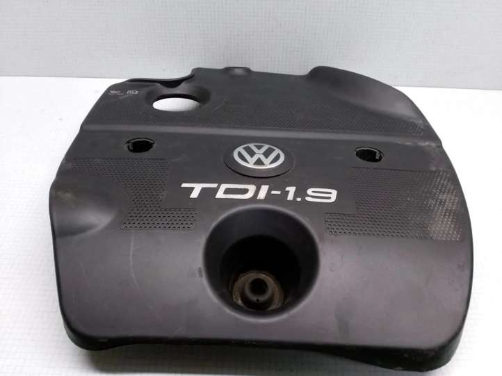 0127842 Volkswagen Golf IV Variklio dangtis (apdaila)