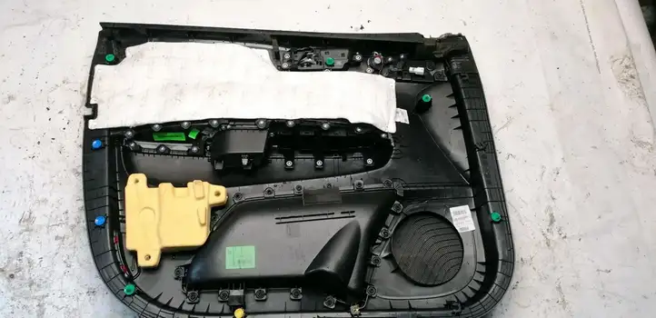 Kia Sportage (2021 - ) 82361F1000 Обшивка передней двери — фото 2