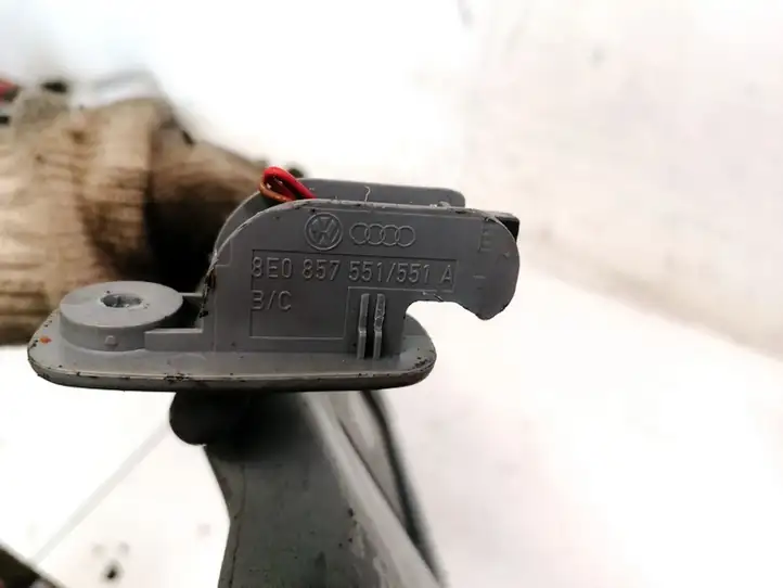 Audi A4 (2000 - 2006)  8E0857551A Щиток от солнца