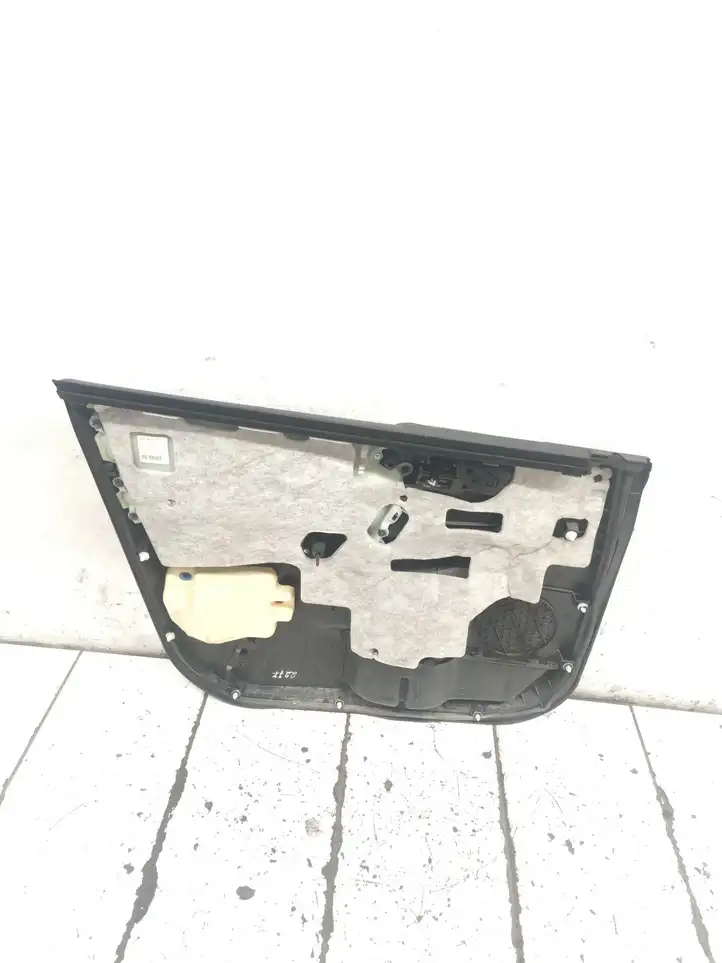 Toyota RAV 4 (XA40) (2012 - 2018) 67777X1B08 Обшивка передней двери — фото 2