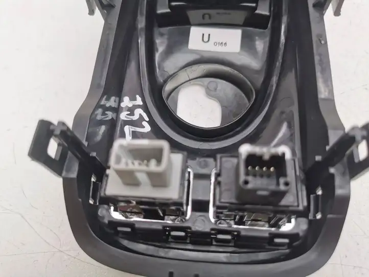 Mitsubishi Outlander (2014 - 2016)   Рамка рычага переключения передач