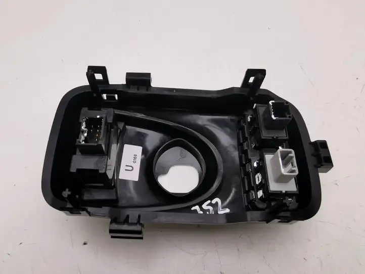 Mitsubishi Outlander (2014 - 2016)   Рамка рычага переключения передач