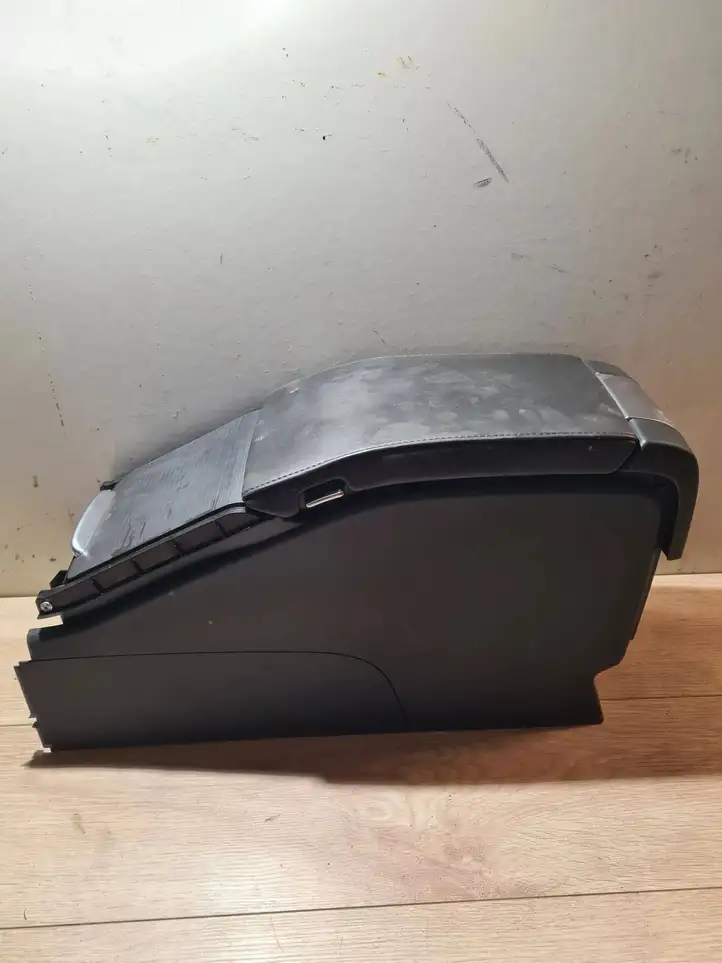 Volvo S80 (2006 - 2009)  3777980BL Подлокотник