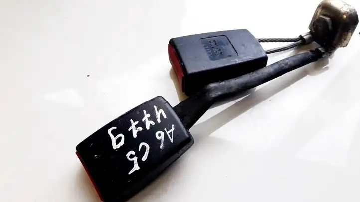 Audi A6 (1997 - 2001)  8D08577390 Замок заднего ремня