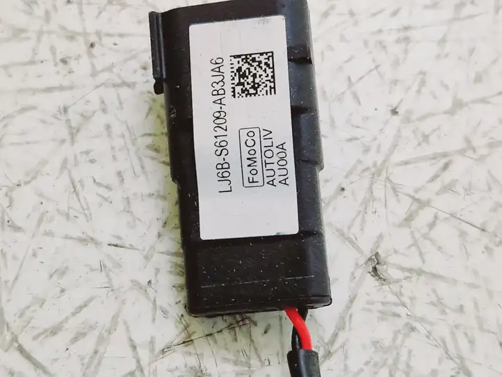 Ford Escape IV (2020 - )  LJ6BS61209 Замок переднего ремня