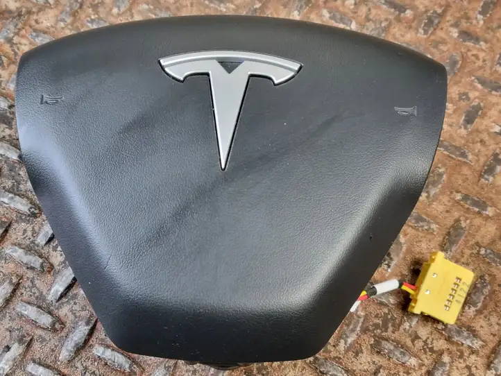 Tesla Model Y (2019 - 2024) 162661700B Подушка безопасности руля — фото 2