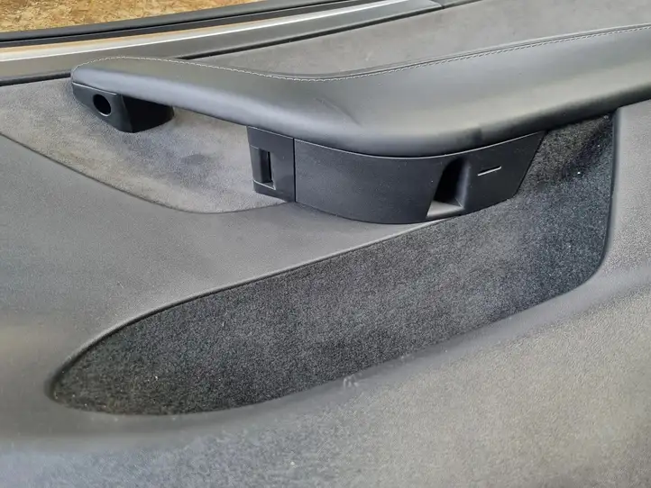 Tesla Model Y (2019 - 2024) 167140299G Обшивка передней двери — фото 6