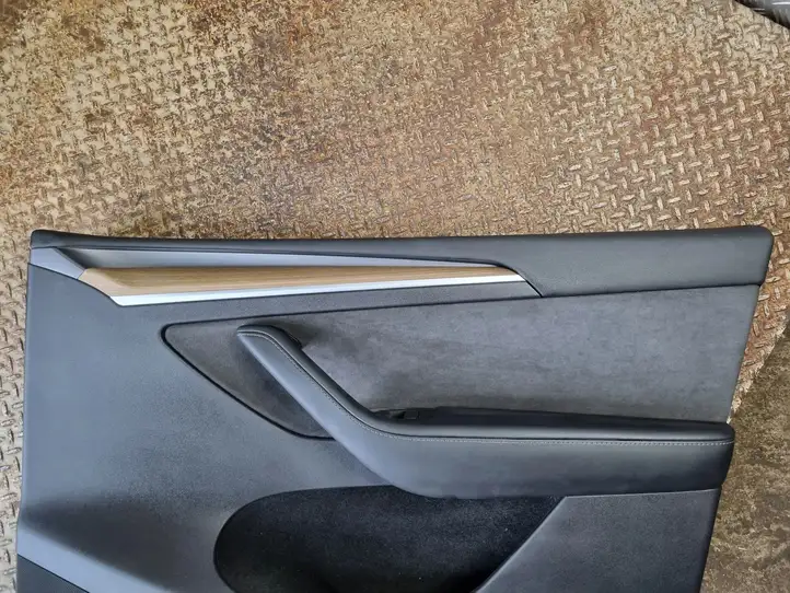 Tesla Model Y (2019 - 2024) 167140299G Обшивка передней двери — фото 9