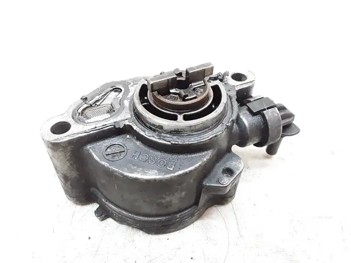 Volvo S40 (2007 - 2012) D15G2B0208S Вакуумный насос — фото 2