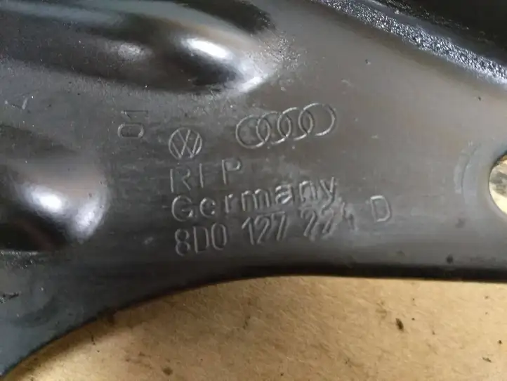 Audi A4 S4 B6 8E 8H (2000 - 2006) 8D0127224D Кронштейн топливного фильтра — фото 4