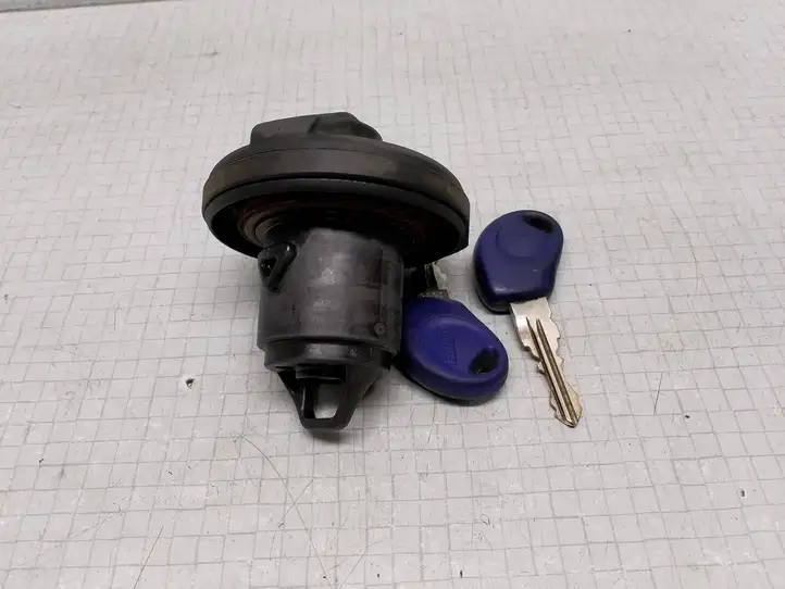 Fiat Punto (188) (1999 - 2010) 10925747 Крышка топливного бака — фото 3