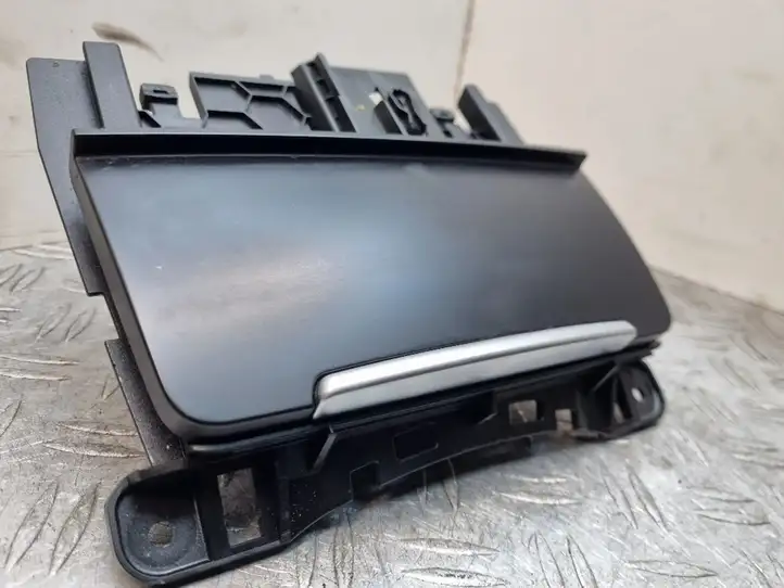 Audi A4 (2007 - 2011)  8K0857965 Пепельница