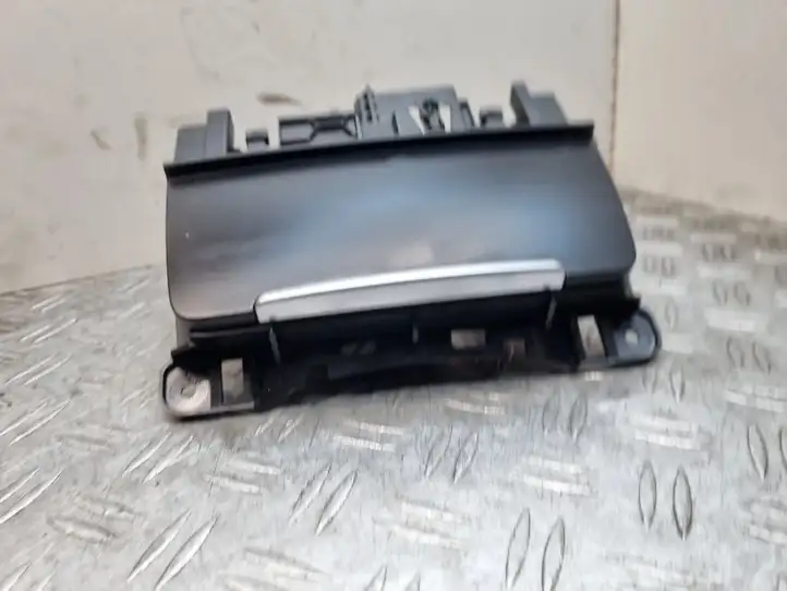 Audi A4 (2007 - 2011)  8K0857965 Пепельница