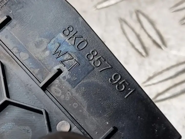 Audi A4 (2007 - 2011)  8K0857965 Пепельница