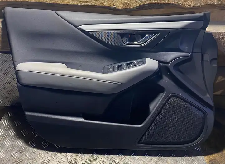 Subaru Outback (BT) (2019 - ) Обшивка передней двери — фото 1