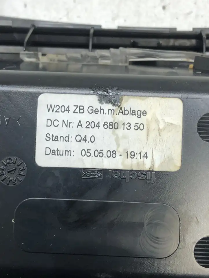 Mercedes-Benz C W204 (2007 - 2014) A2046801350 Пепельница — фото 2